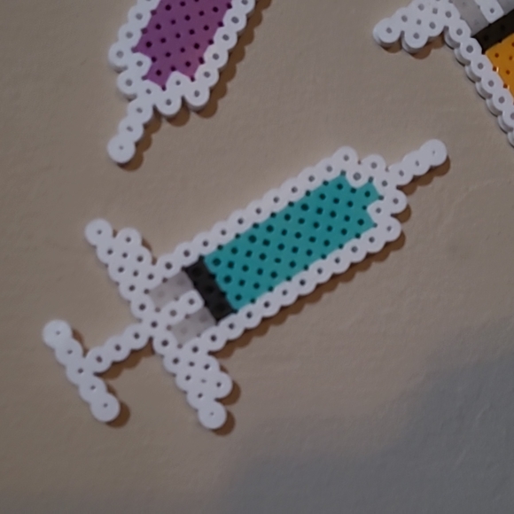 Set of 3 pearler bead test tube wall decoration - Picture 2 of 4